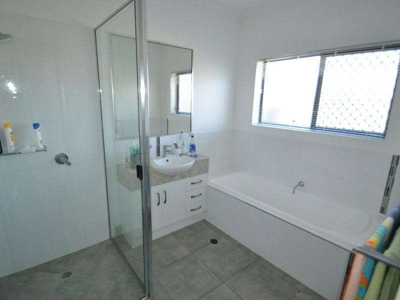 10 Bayside Crt, Bowen QLD 4805