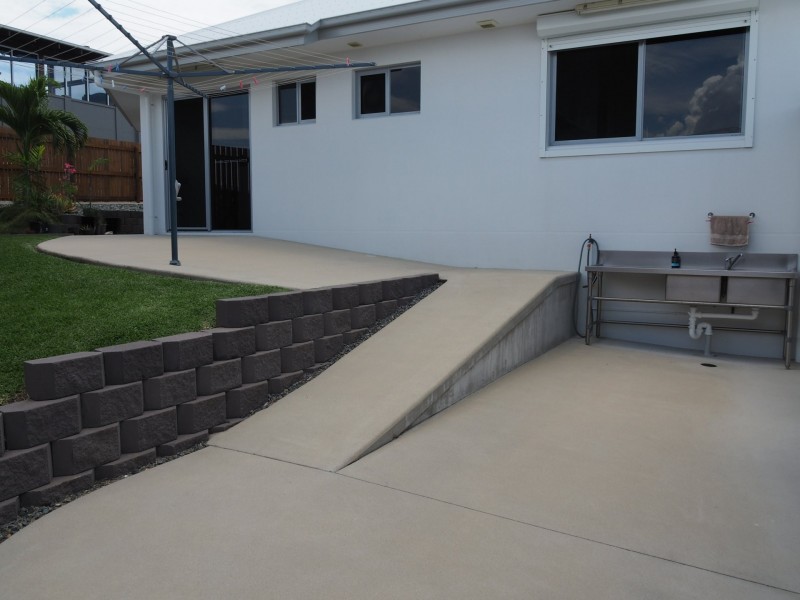 7 Silk Road, Bowen QLD 4805