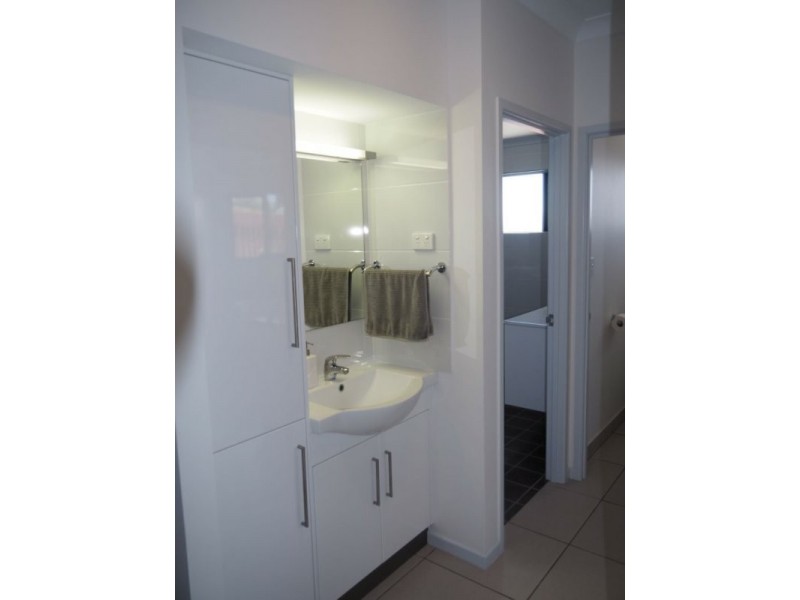 7 Silk Road, Bowen QLD 4805