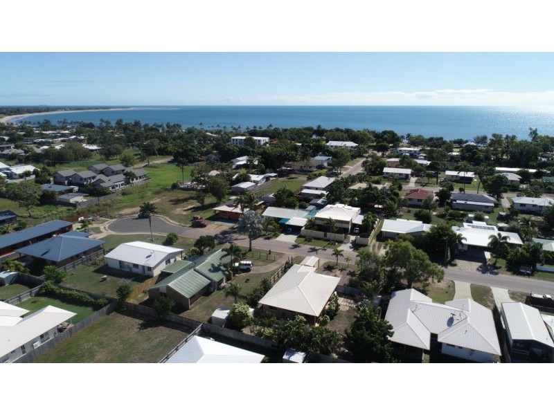 9 Oak Crescent, Bowen QLD 4805