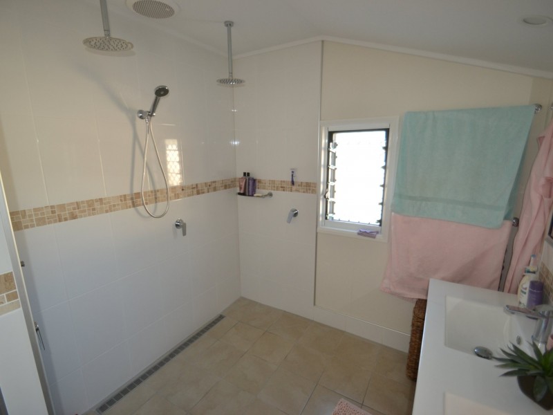 37 Livingstone st, Bowen QLD 4805