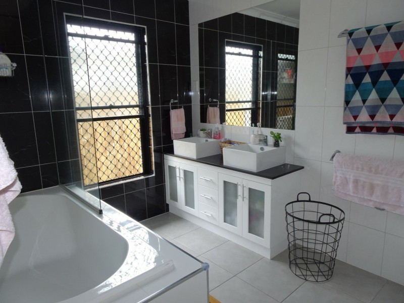 17 Lime Tree Court, Bowen QLD 4805