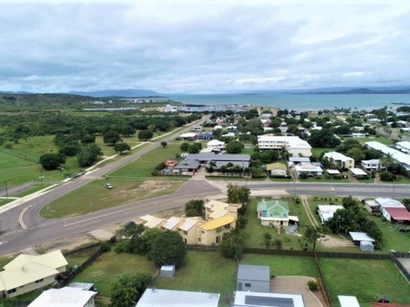 2-2a Powell st, Bowen QLD 4805