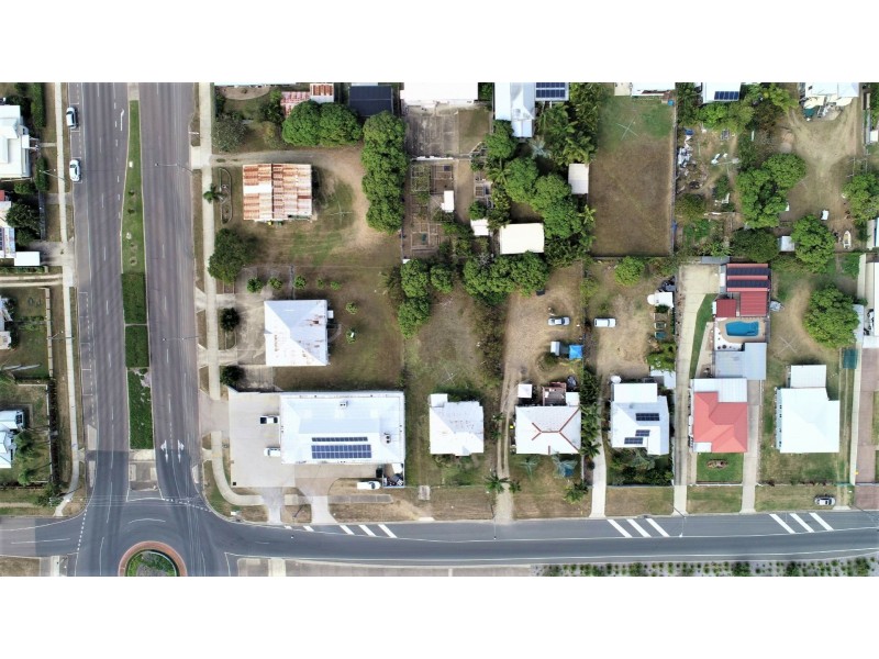 27 Livingstone St, Bowen QLD 4805