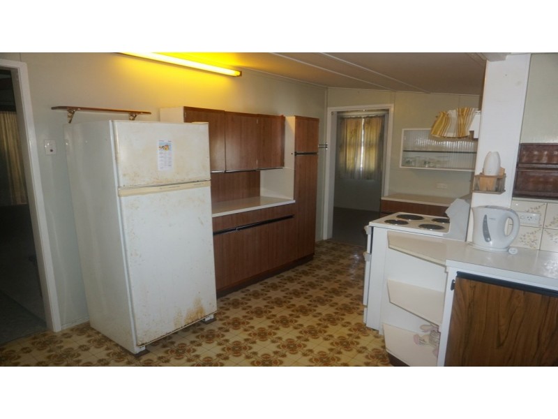 27 Kennedy Street, Bowen QLD 4805