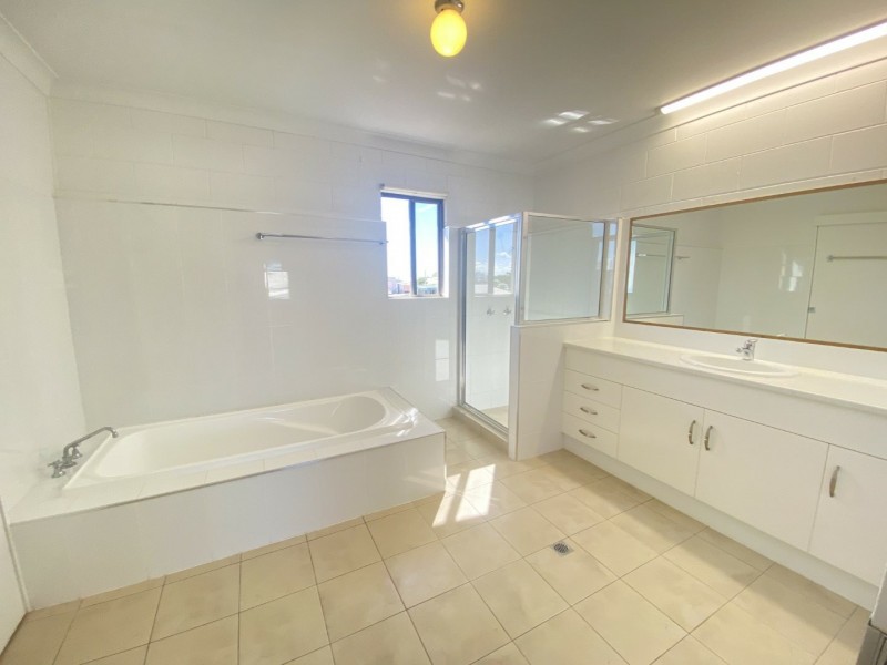 12 Wentworth Street, Bowen QLD 4805