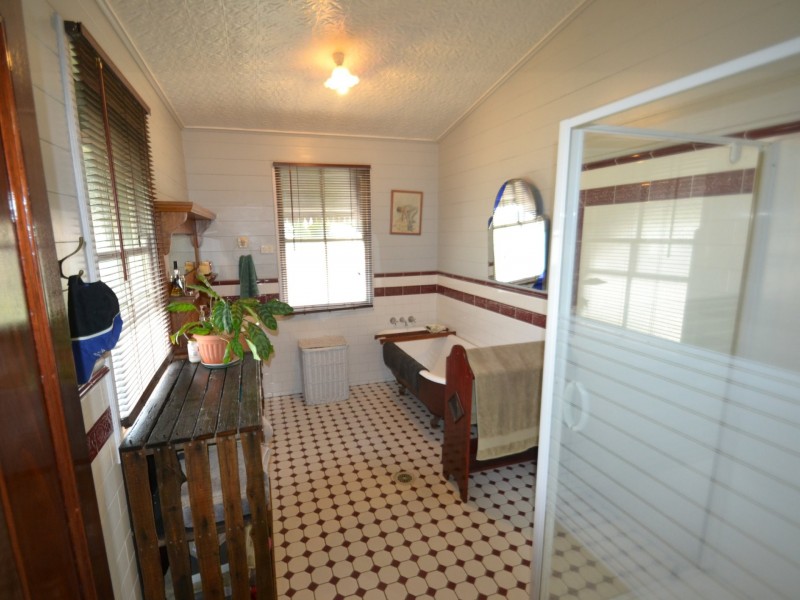 15 Livingstone St, Bowen QLD 4805