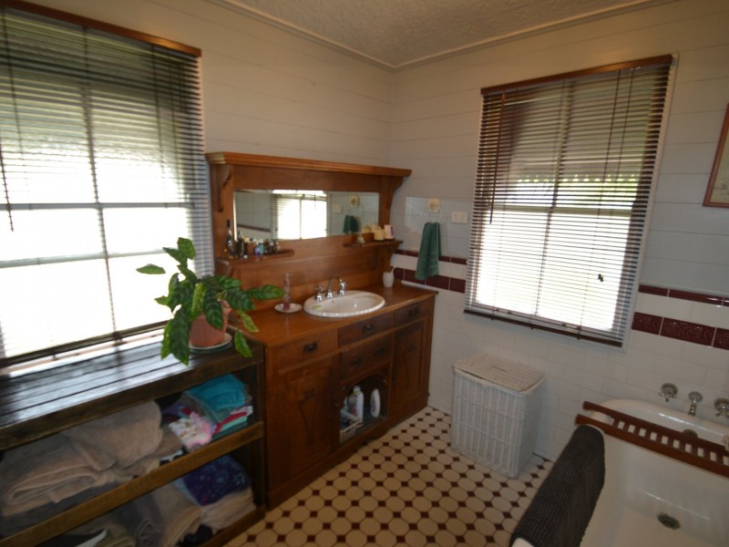 15 Livingstone St, Bowen QLD 4805