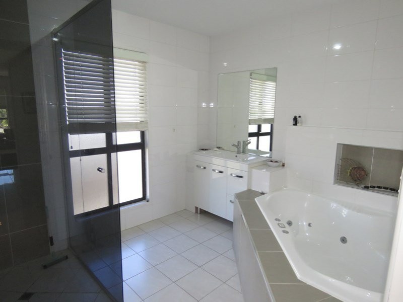 8 Fairway Drive, Bowen QLD 4805