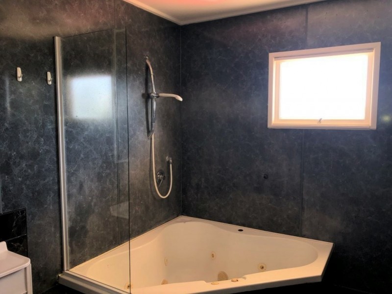 28 Livingstone Street, Bowen QLD 4805