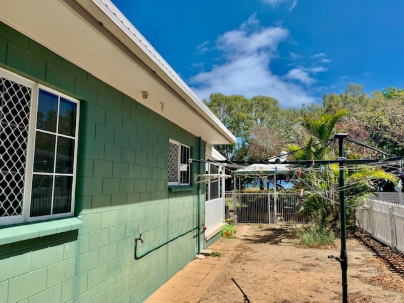 24 Horseshoe Bay Rd, Bowen QLD 4805