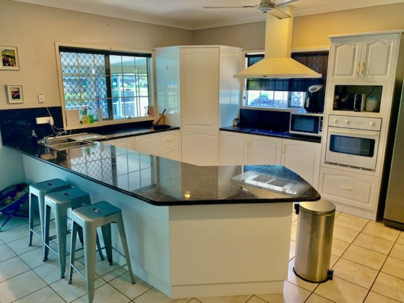 24 Horseshoe Bay Rd, Bowen QLD 4805