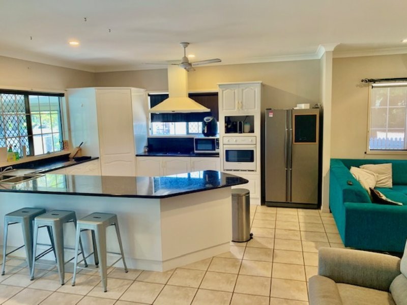 24 Horseshoe Bay Rd, Bowen QLD 4805