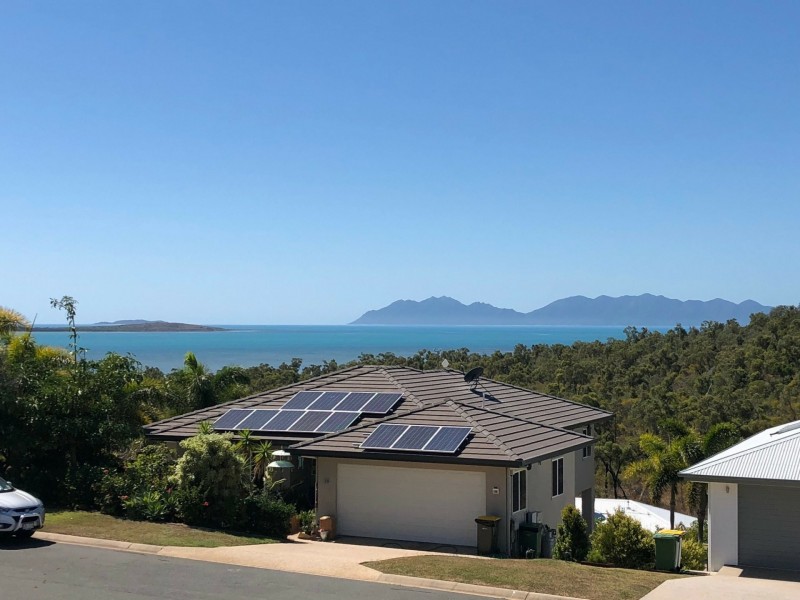 9 Grandview Tce, Bowen QLD 4805