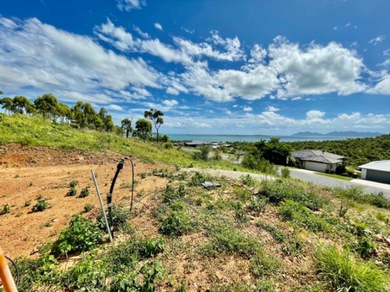 9 Grandview Tce, Bowen QLD 4805