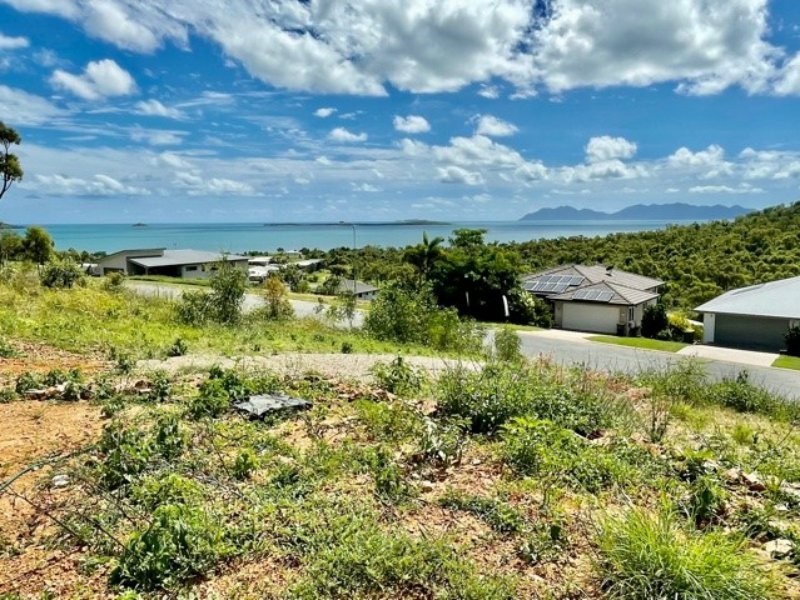 9 Grandview Tce, Bowen QLD 4805