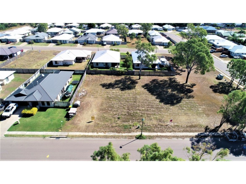 9 Crofton Street, Bowen QLD 4805