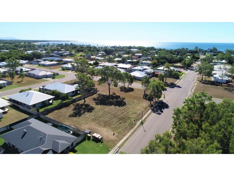 9 Crofton Street, Bowen QLD 4805