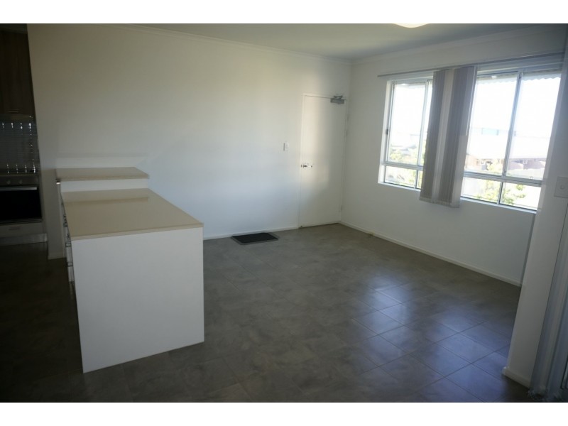 11/10 William Street, Bowen QLD 4805