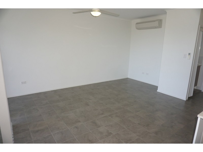 11/10 William Street, Bowen QLD 4805