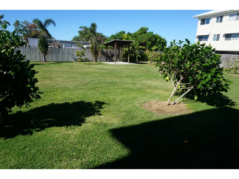 11/10 William Street, Bowen QLD 4805