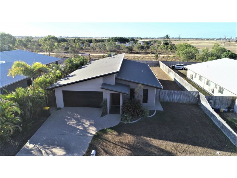 4 Banks Drive, Bowen QLD 4805