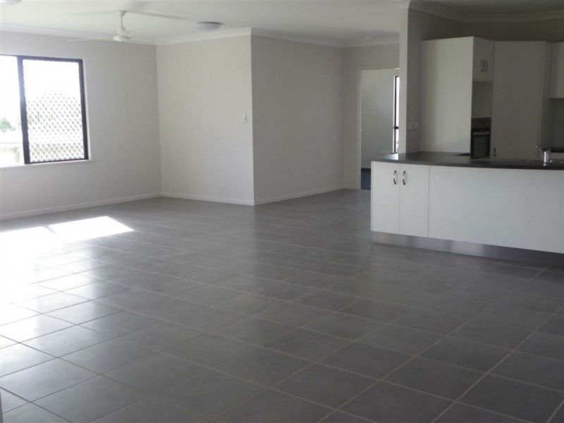 2 Seacove Crescent, Bowen QLD 4805