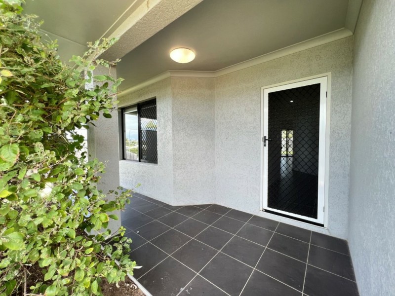 17 Sapphire Crescent, Bowen QLD 4805