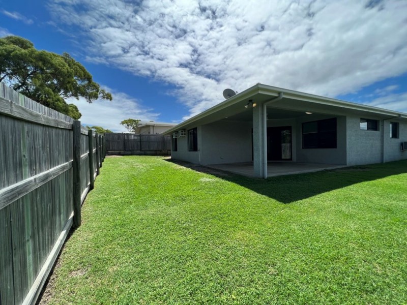 17 Sapphire Crescent, Bowen QLD 4805