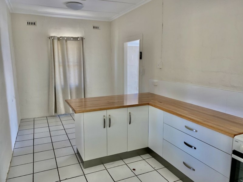 56 Poole st, Bowen QLD 4805