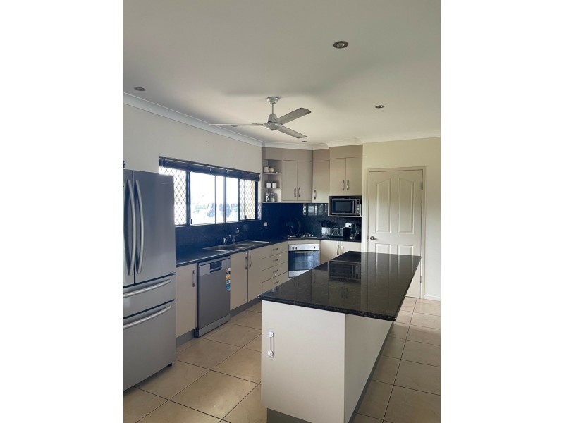 14 Bayview Cres, Bowen QLD 4805