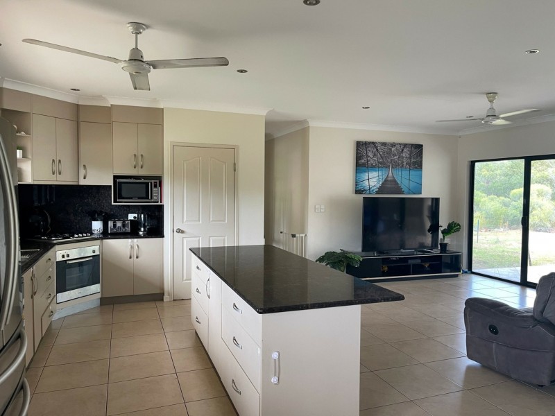 14 Bayview Cres, Bowen QLD 4805