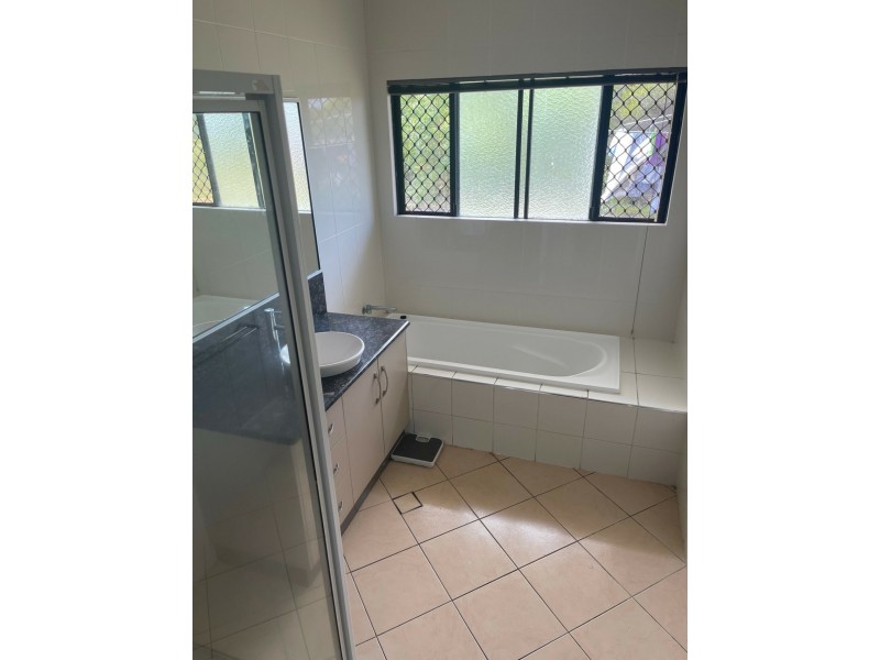 14 Bayview Cres, Bowen QLD 4805