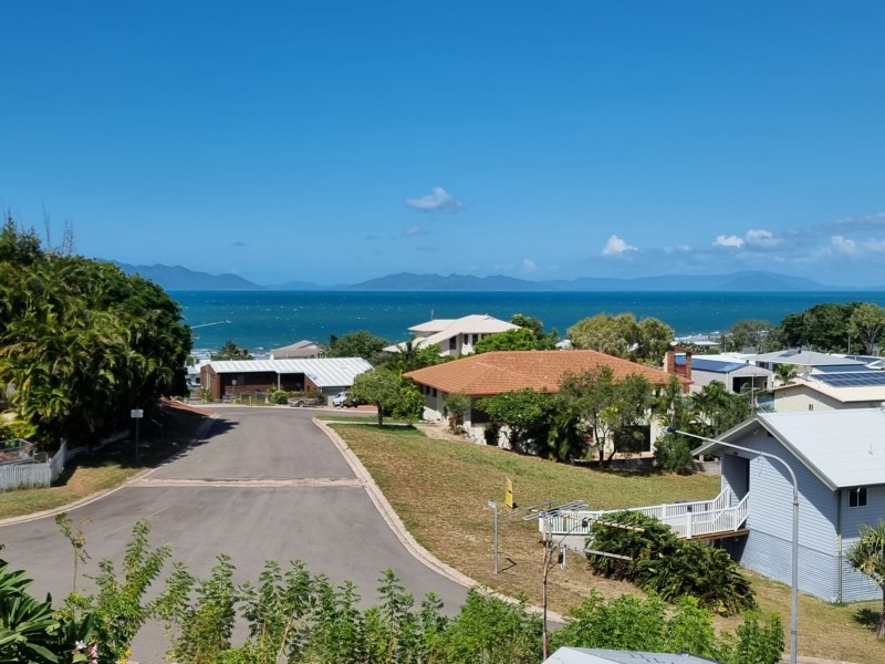 Unit 4, 8 Poinciana St, Bowen QLD 4805