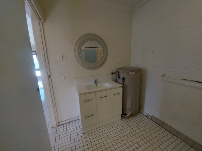 Unit 4, 8 Poinciana St, Bowen QLD 4805