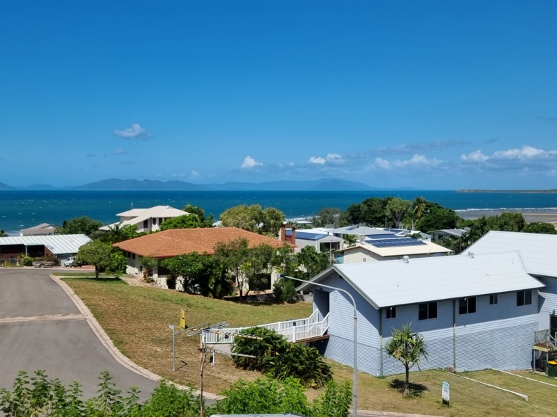 Unit 4, 8 Poinciana St, Bowen QLD 4805