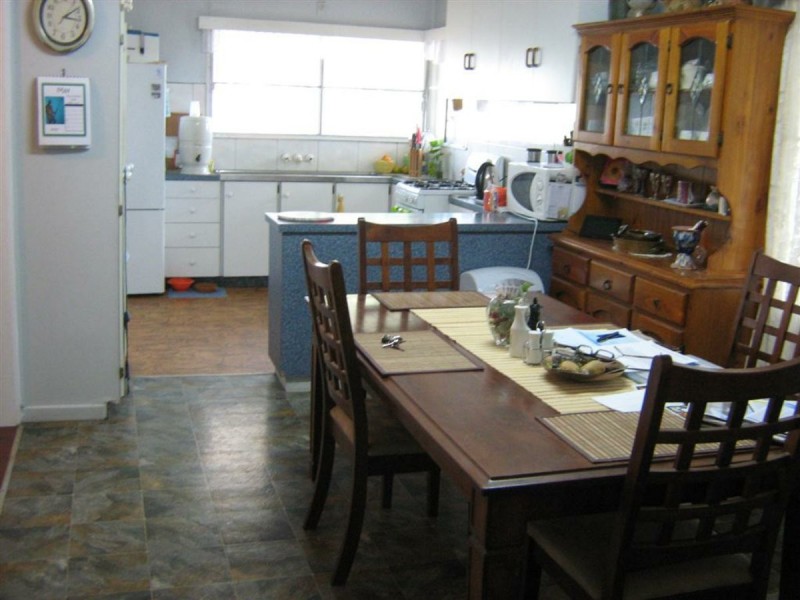 28 Livingstone Street, Bowen QLD 4805