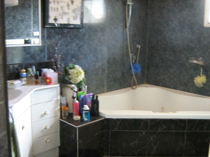 28 Livingstone Street, Bowen QLD 4805