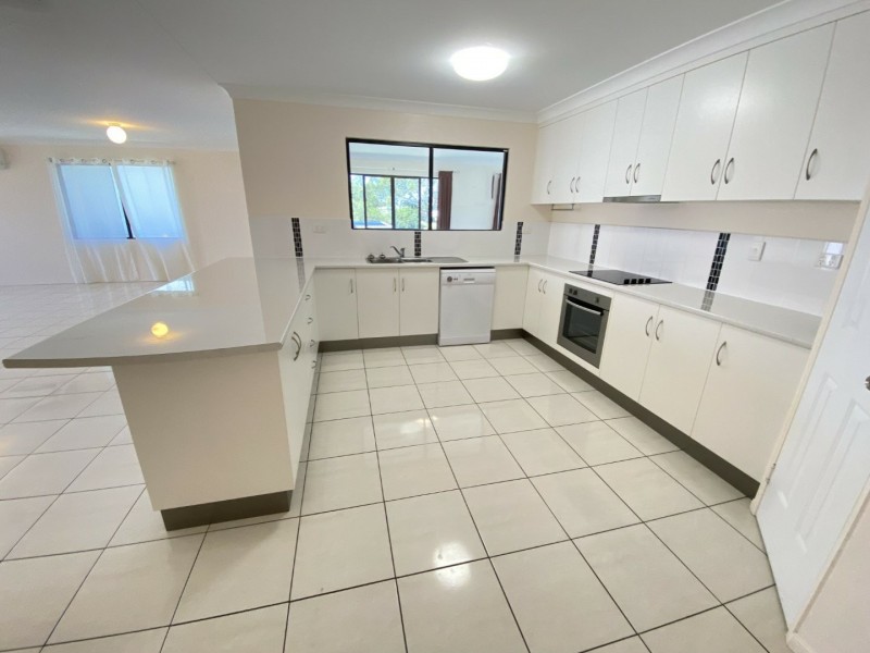 16 Silk Road, Bowen QLD 4805