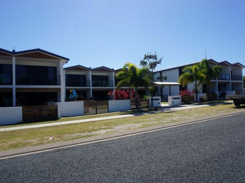 3 74A Powell Street, Bowen QLD 4805