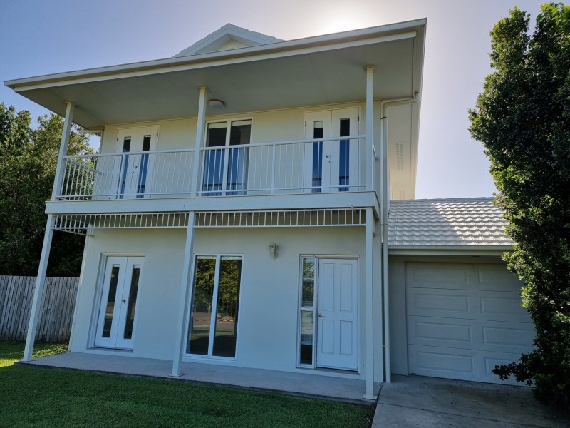 8 Seabreeze Cres, Bowen QLD 4805