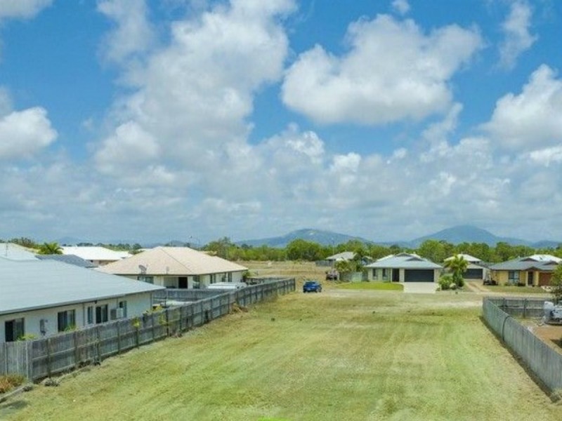 77 Banks Dr, Bowen QLD 4805