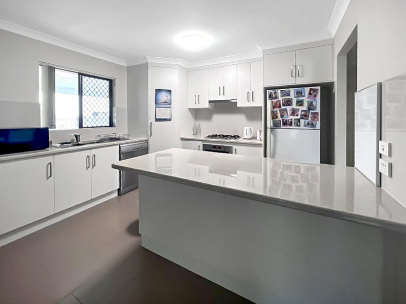 9B Lemon Grove, Bowen QLD 4805
