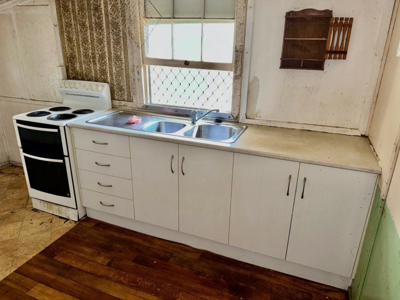 37 Bergl Street, Bowen QLD 4805