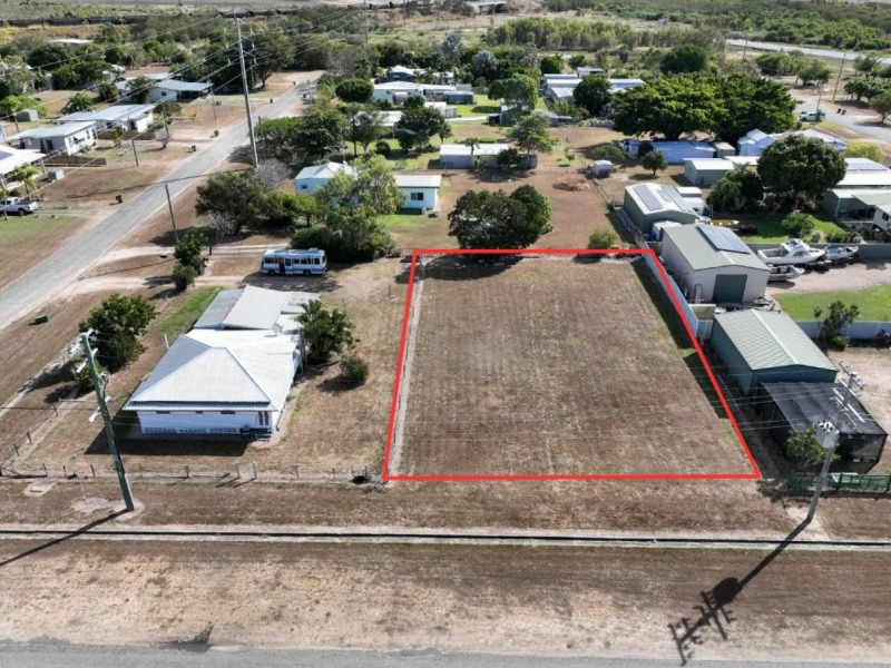 1/37 Bergl Street, Bowen QLD 4805