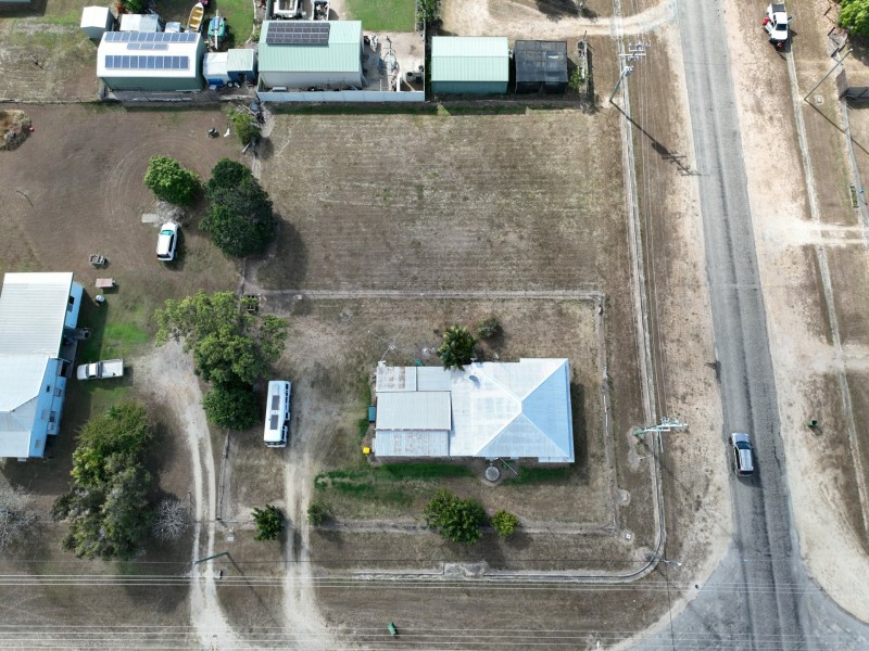 1/37 Bergl Street, Bowen QLD 4805