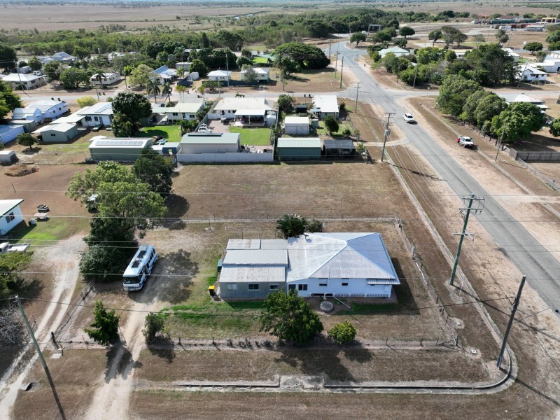1/37 Bergl Street, Bowen QLD 4805