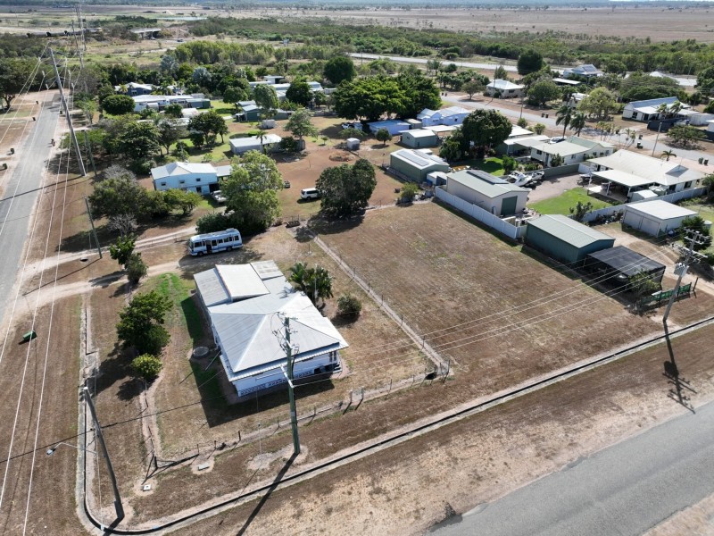 1/37 Bergl Street, Bowen QLD 4805