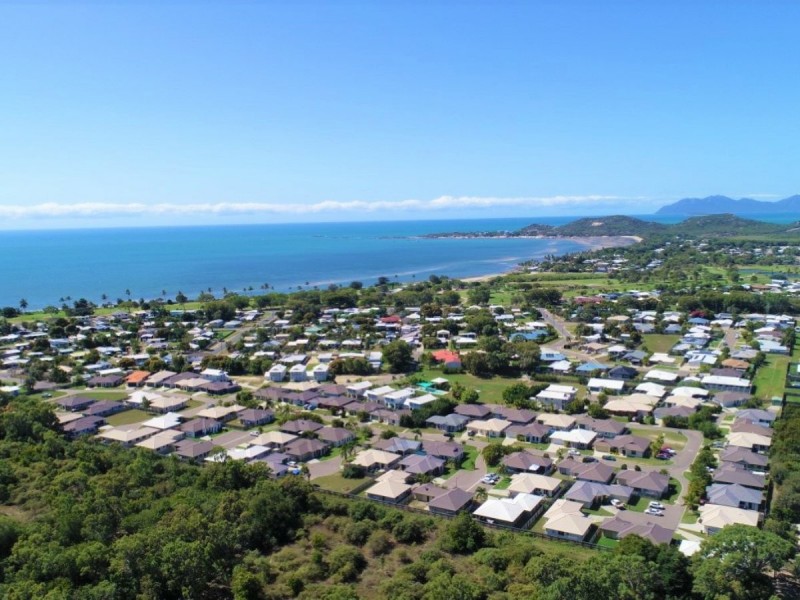 32 Seabreeze Crescent, Bowen QLD 4805