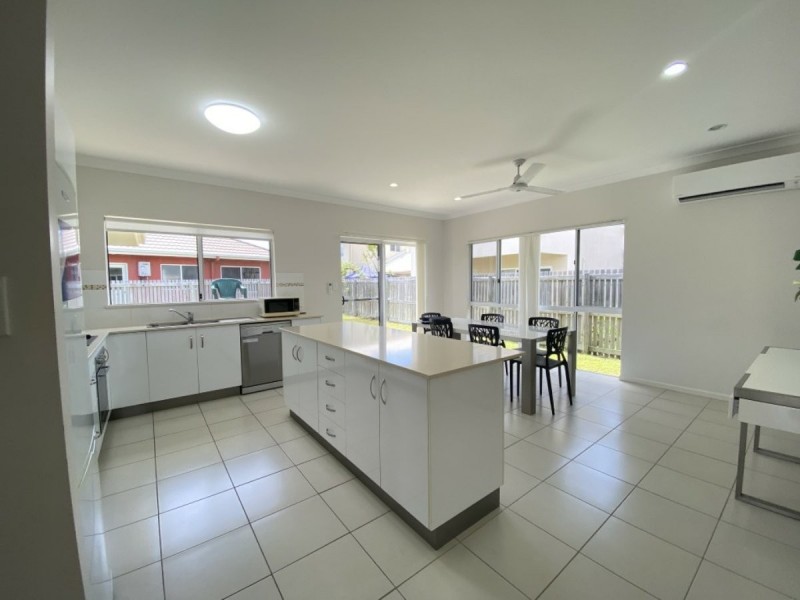 32 Seabreeze Crescent, Bowen QLD 4805